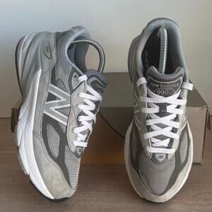 New Balance 990 V6 Grey/White Kids Sneakers- SZ 7 Y- 8.5 W